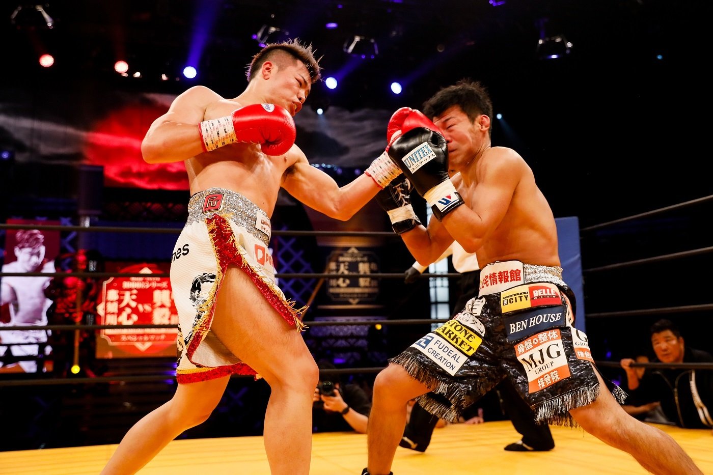 写真・画像】亀田興毅、“完全引退”を宣言 ヘッドギアを自らはずして