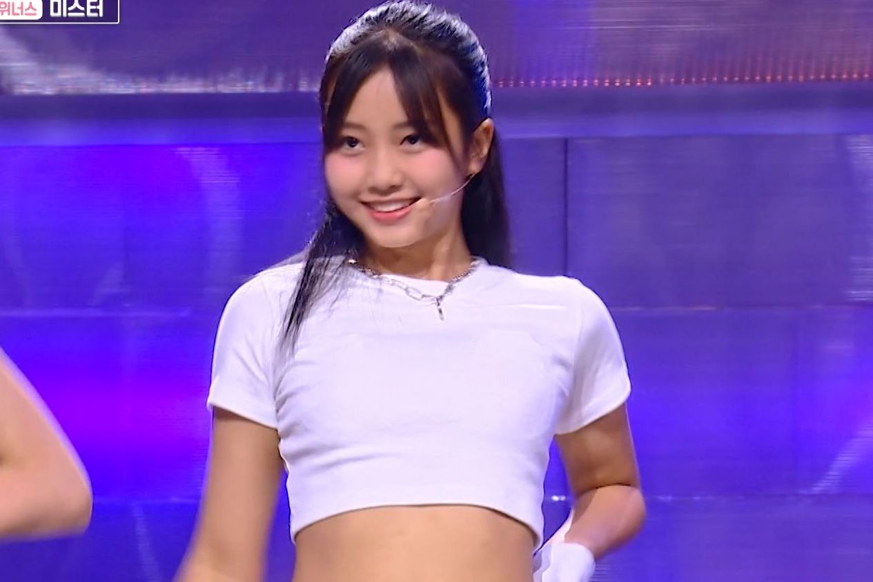 へそ 写真・画像】ハニ族出身の話題の13歳美少女、へそ出しルックでKARA