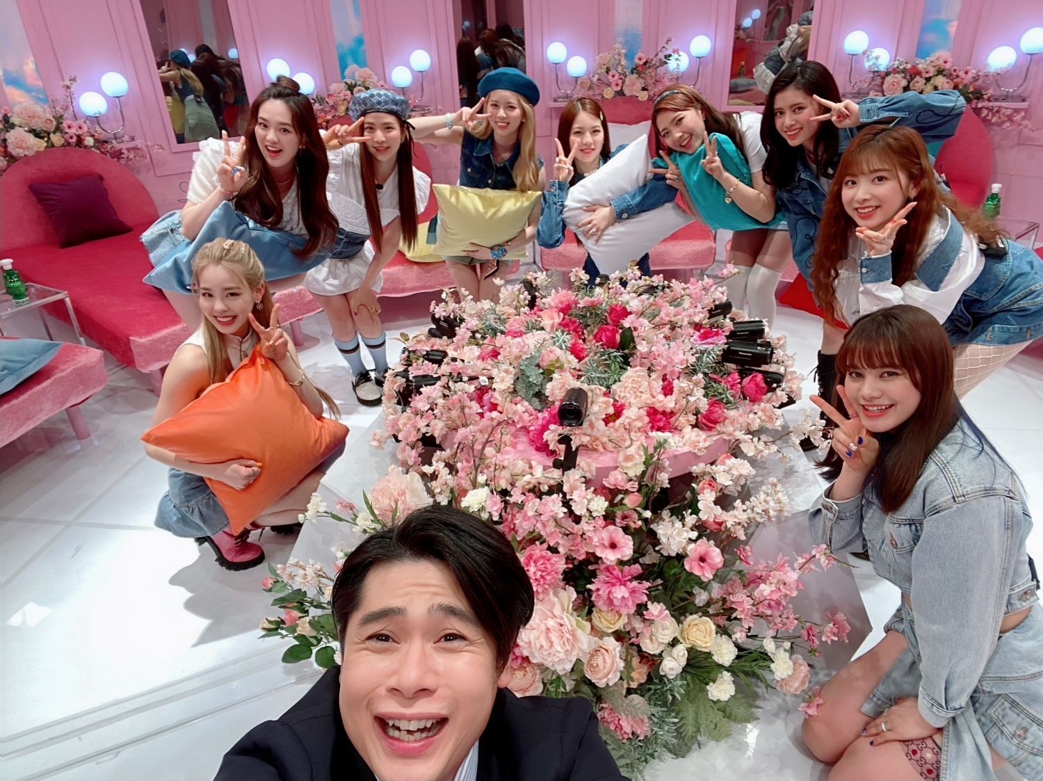写真・画像】NiziU、超レアな写真を続々披露！ABEMA特番、今夜放送
