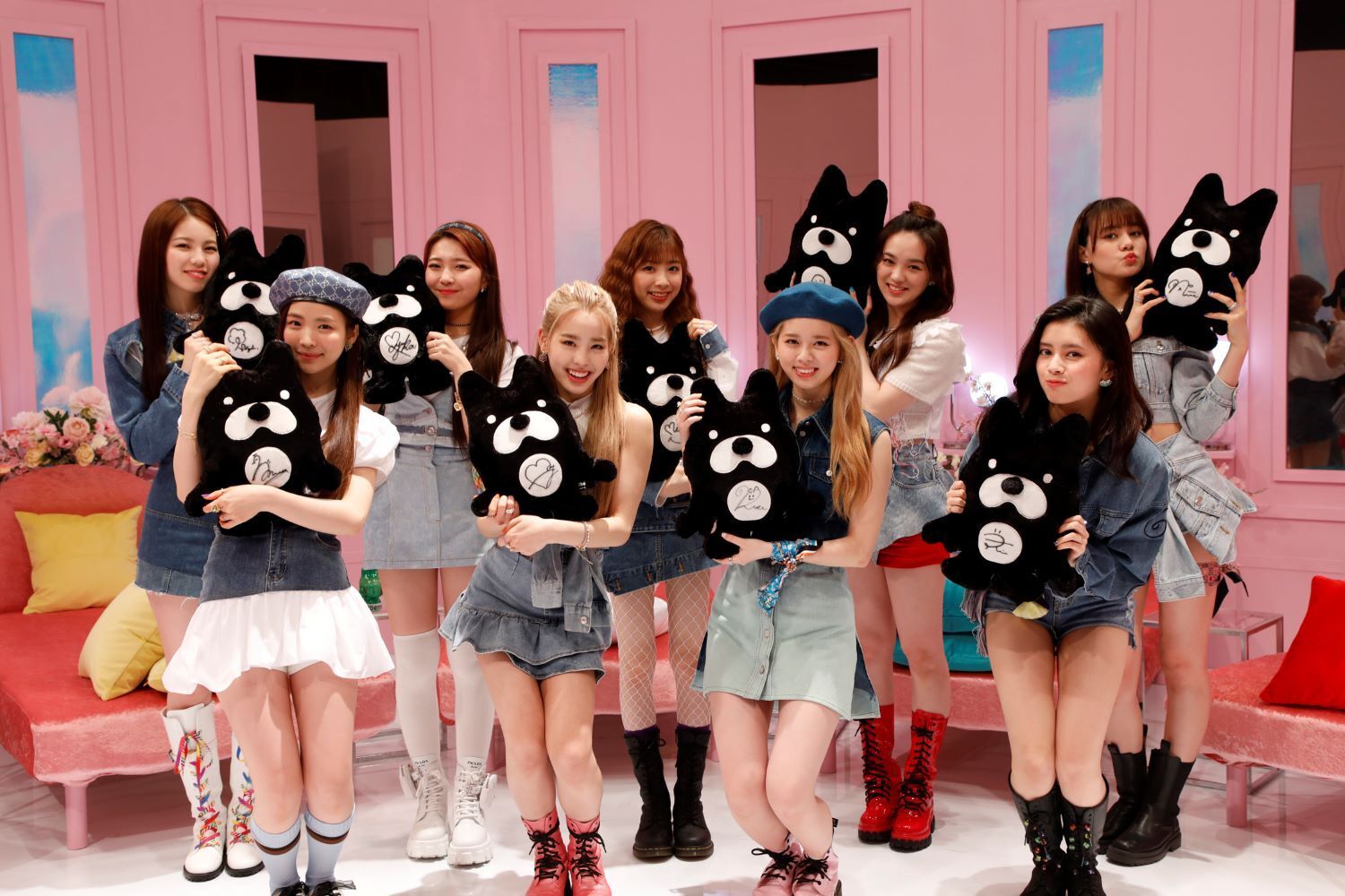 写真・画像】NiziU、超レアな写真を続々披露！ABEMA特番、今夜放送