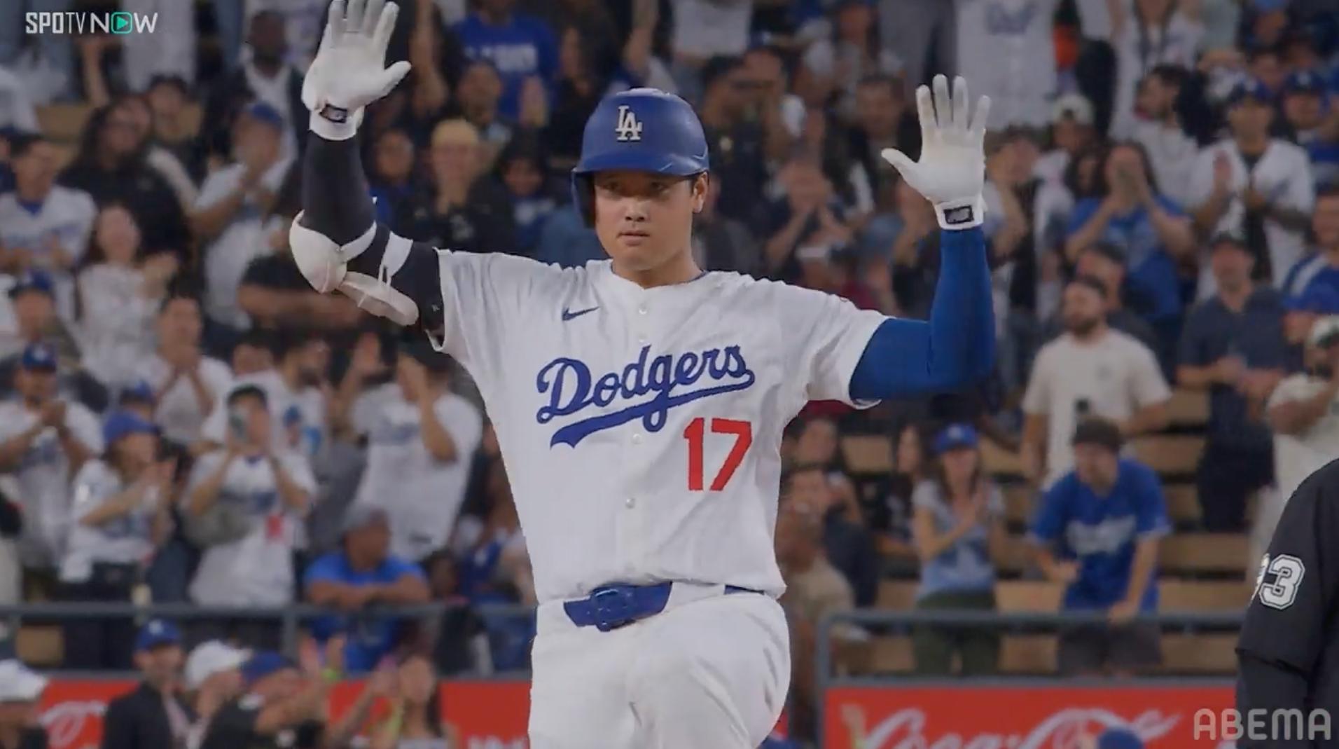 写真・画像】大谷翔平、“幻の52号”に本拠地どよめく…フェンス直撃